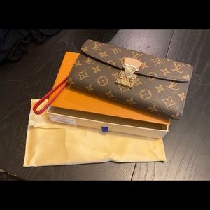 SOLD - Brand New Clutch/Whistler. Comes with box and dust cover.